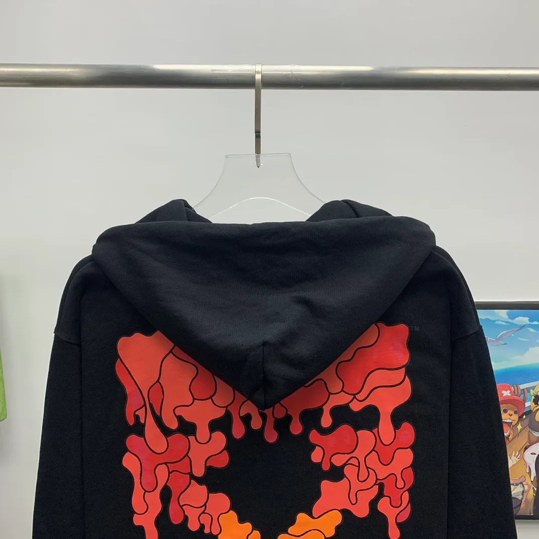 [New] Top tested version, the new OFF-WHITE water droplets dissolve ice cream, glue arrows, same style hooded sweatshirts for male and female couples stars, graffiti arrow series, European niche culture, high street, versatile, inkjet graffiti water drop arrows 💧 hot melt gradient effect! The printing adopts the imported glue hot stamping process. The printing has an overlapping and melting texture, creating a three-dimensional and dynamic effect. After high temperature and heat fixation, the firmness is very high, so there is no need to worry about the printing fading and falling off easily! The fabric is made of custom-woven and dyed pure cotton twill terry that has been pre-shrunk by washing and treated to prevent pilling. The collar is elastic and the collar is all hemmed. The collar will not deform even after repeated cleaning for a long time!  Complete range of PB packaging bags with wash water label tags and comparison support! 🚩Wall crack recommendation is different from the market currency! A full set of customized accessories! Strict quality control! ZP-purchasing agent of the same level! It’s extremely difficult to reproduce, so don’t be afraid of any comparison! Give it away and keep it for yourself. Color: black. Size chart: XS-L P:390